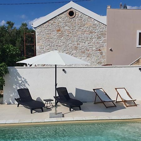 Villa Santa Eufemia Sutomiscica ภายนอก รูปภาพ