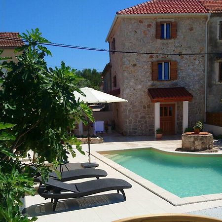 Villa Santa Eufemia Sutomiscica ภายนอก รูปภาพ